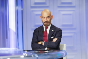 Bassetti e l’allarme ignorato, l’attacco ai media italiani
