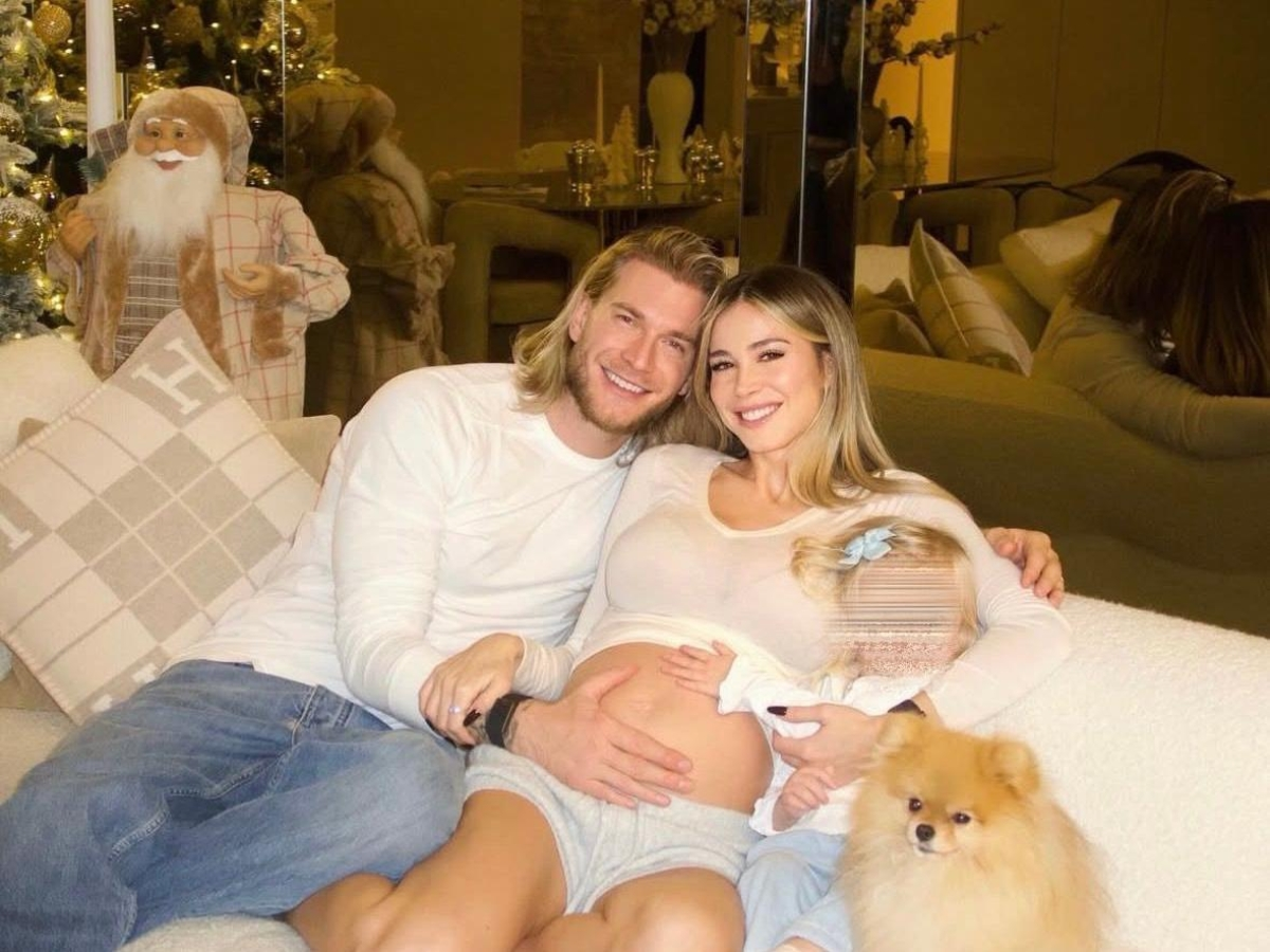 Diletta Leotta con il pancione durante una puntata di DAZN Serie A in studio