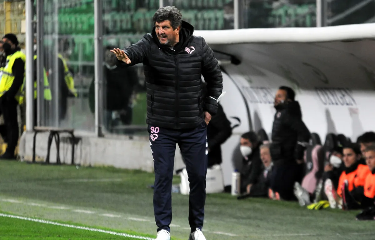Silvio Baldini sulla panchina del Palermo nel 2022