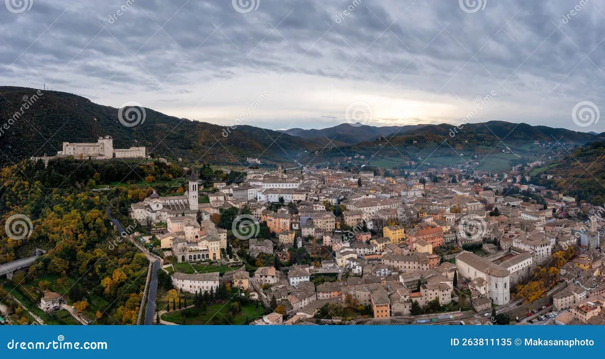 Panorama storico di Spoleto con la Rocca Albornoziana