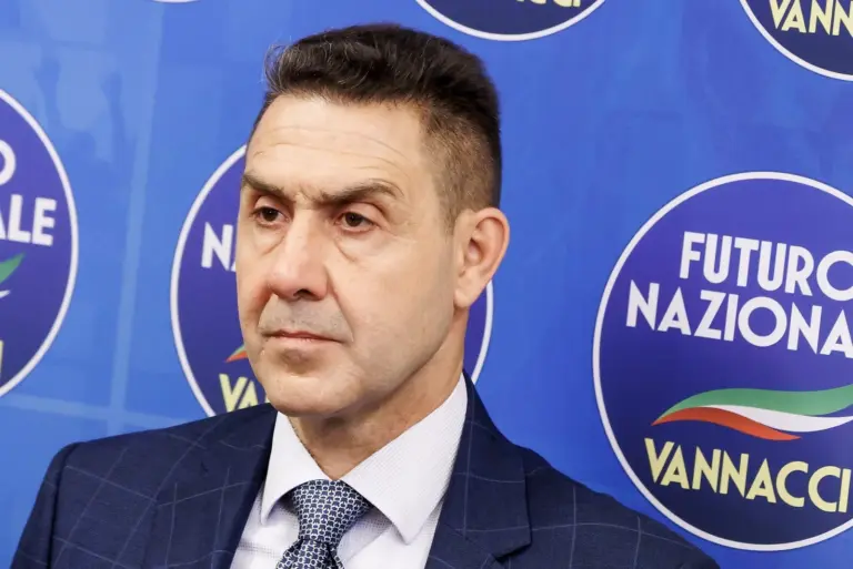 Il video romano di Vannacci nasconde un dettaglio che accende lo scontro politico
