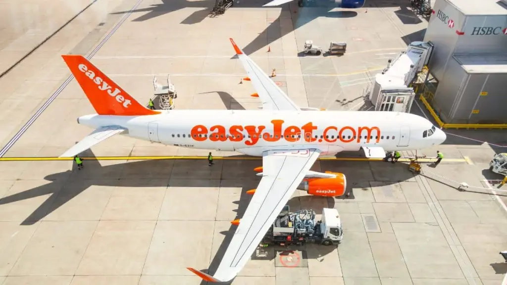 Volo Malpensa-Amsterdam dirottato a Bruxelles, EasyJet rimborsa il transfer ma nega la compensazione